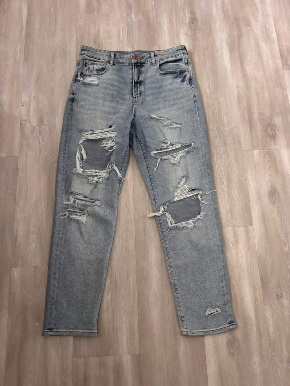American Eagle Outfitters Light Blue Ripped Mom Jeans size 10